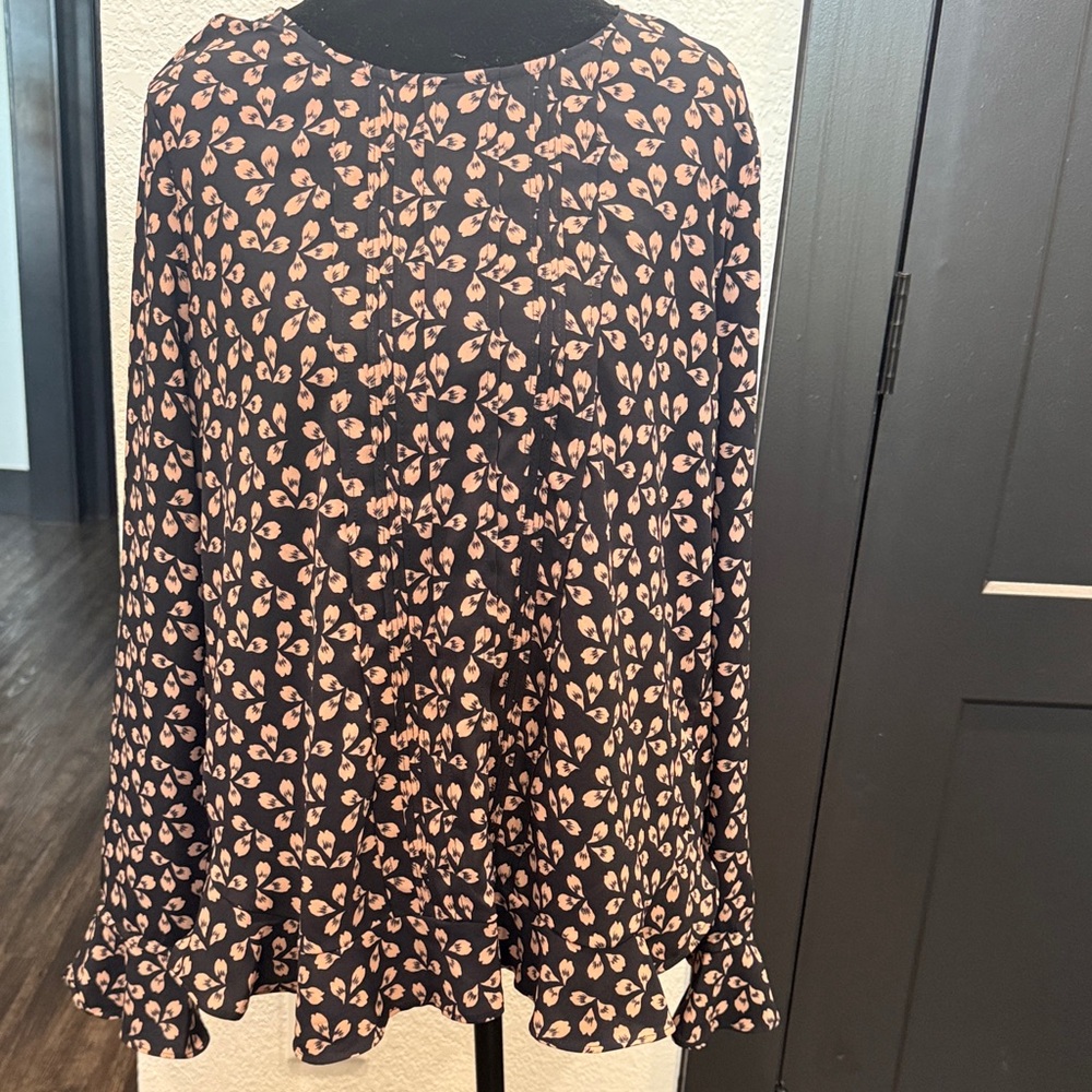 Ann Taylor Navy and Blush Blouse Size Medium